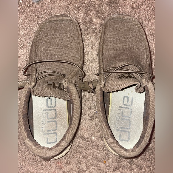 Men’s Size 8 Hey Dude Shoes - Picture 2 of 2